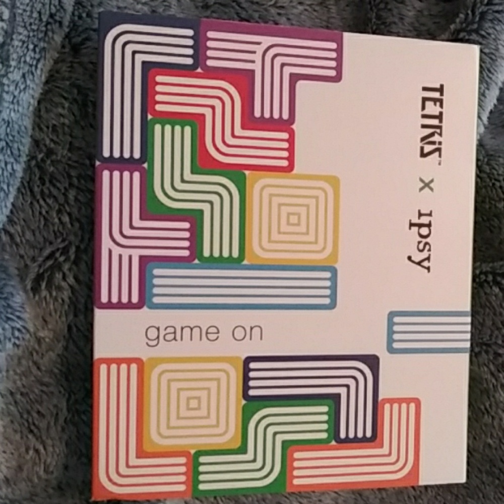 Tetris x ispy game on eyeshadow pallet